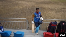 Faisal Dar, a young cricketer from Srinagar on the Indian side of Kashmir, walks back to the pavilion after paying a quick knock. (Wasim Nabi/VOA)